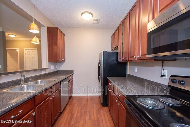 Building Photo - 2704 Bradford Commons Dr