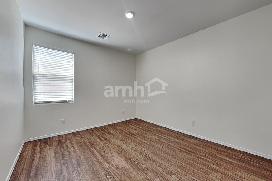 Building Photo - 4610 E Fire Opal Ln