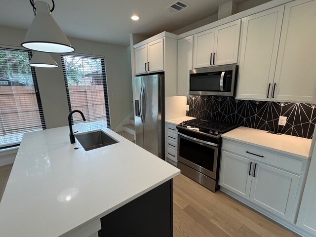 Building Photo - 1101 1/2 Fiesta St