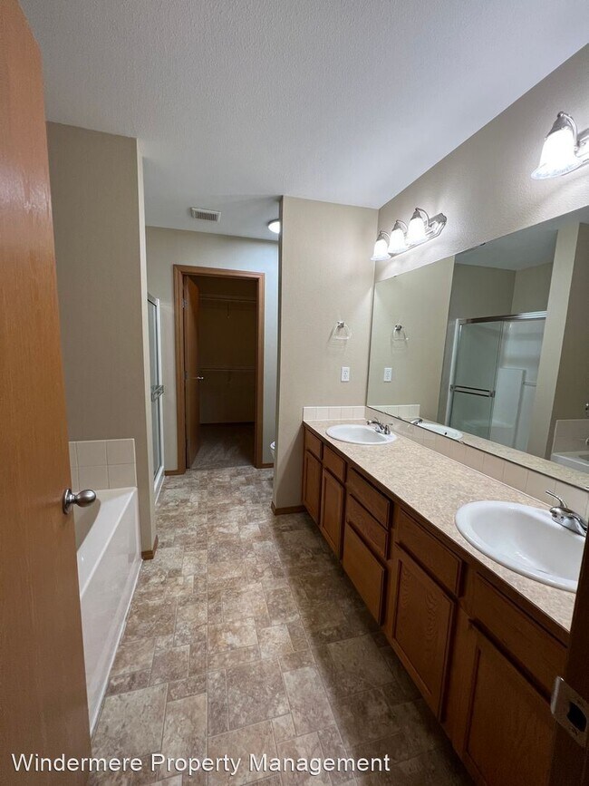 Building Photo - 3 br, 2.5 bath House - 6878 Aquene Loop Ne