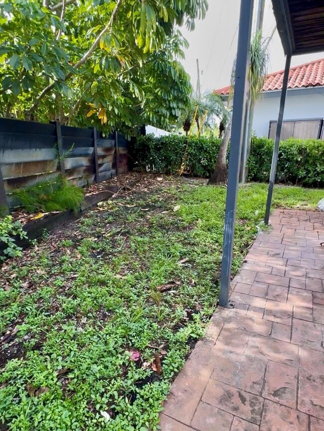 Building Photo - 2745 N Federal Hwy