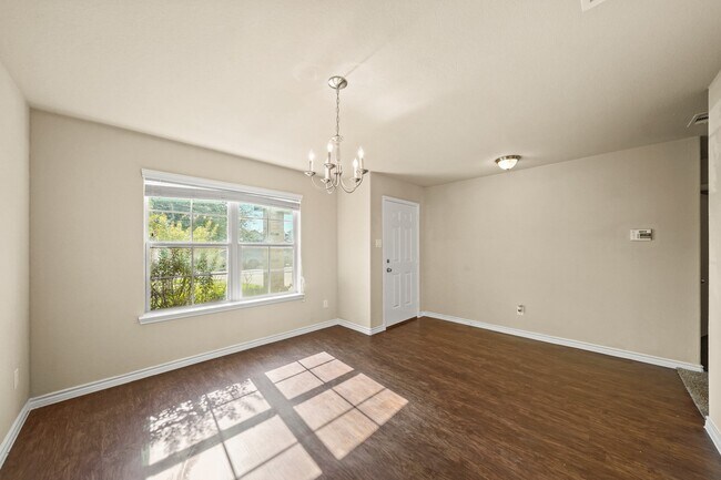 Building Photo - 3206 Aldridge Dr