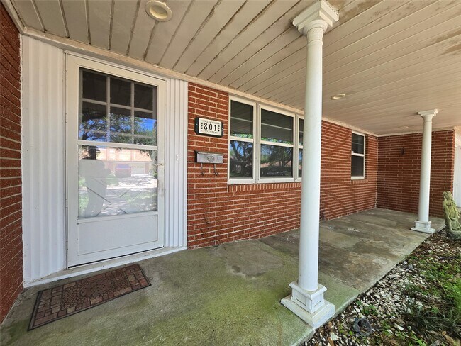Building Photo - 801 Rosewood Dr