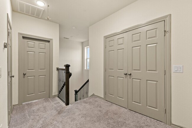 Building Photo - Spacious 4BR/3.5BA Home with In-Law Suite ...