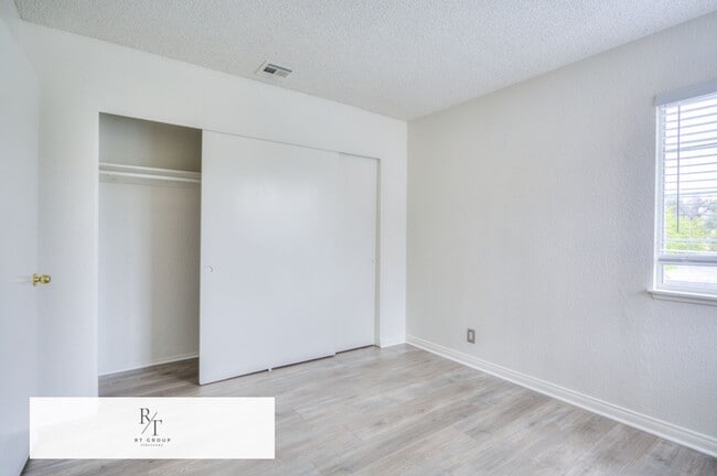 Building Photo - Freshly painted and featuring brand new 2nd-floor flooring 3 Bedrooms, 2.5 Bathroom in Baldwin Park