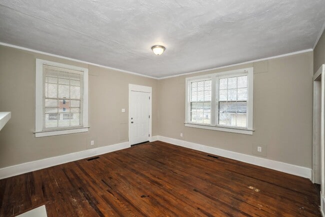 Building Photo - Spacious 2-Bedroom Duplex in Talladega – M...