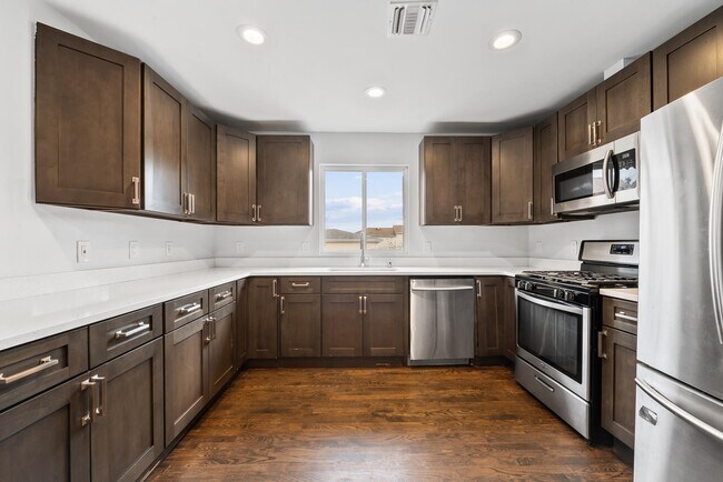 Building Photo - 1916 Grand Ave