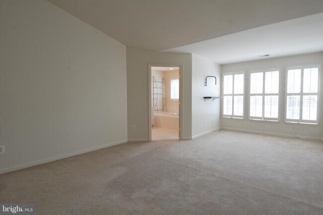 Building Photo - 5080 Grimm Dr