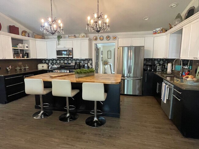 Building Photo - Shelby Twp Custom Ranch- 3 Bedrooms, 2 Bat...