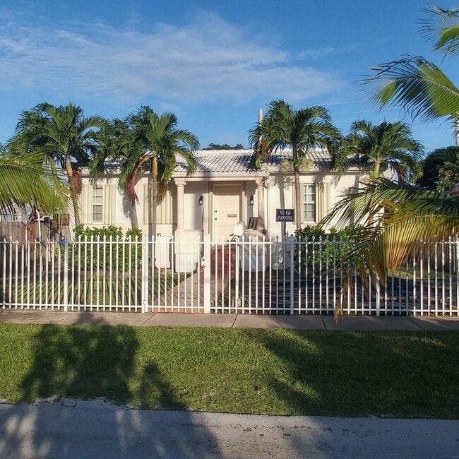 Building Photo - 2955 SW 38th Ave