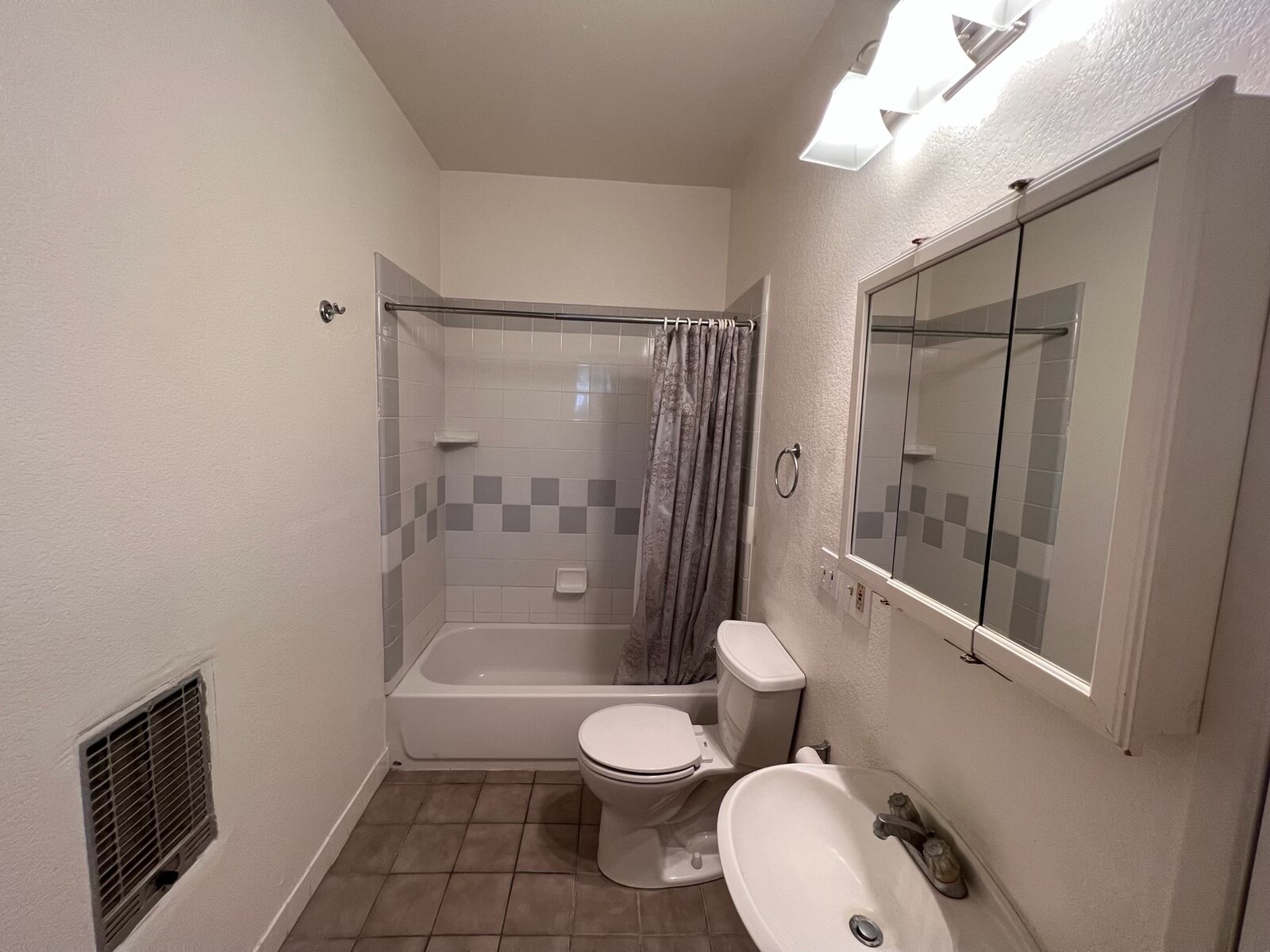 Building Photo - 4242 La Salle Ave