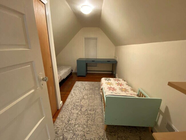Building Photo - Rustic 4-Bed, 2-Bath Home in Happy Valley ...
