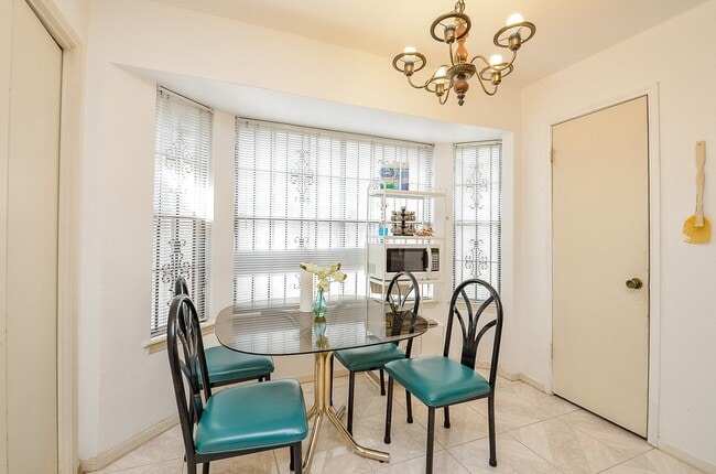 Building Photo - 1506 Wilshire Park Dr