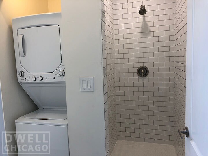 Building Photo - 2362 N Clybourn Ave