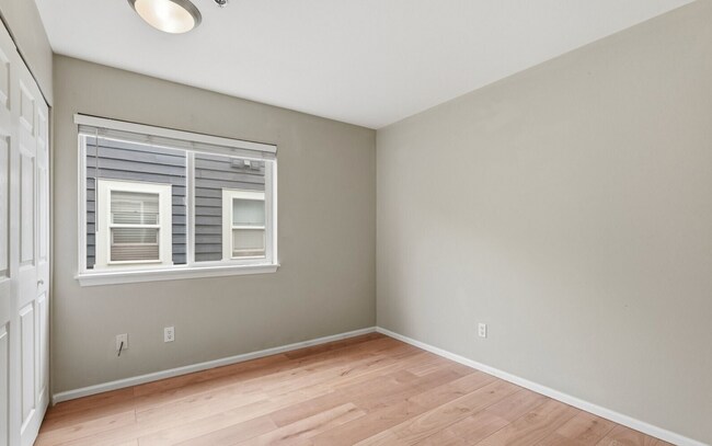 Building Photo - North Admiral 2BR Condo w/ Balcony & View! Won't Last Long!!
