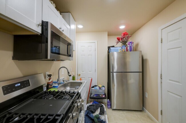 Building Photo - Luxurious Single Family Home in Emerald Farm