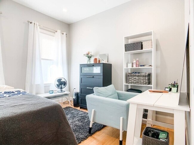 Building Photo - 226 Fellsway W