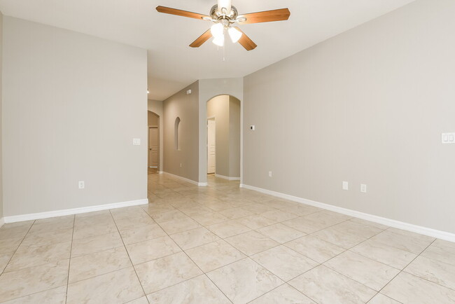 Building Photo - 2914 Vista Ct