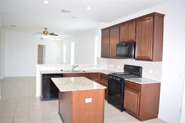 Building Photo - 409 English Oak St