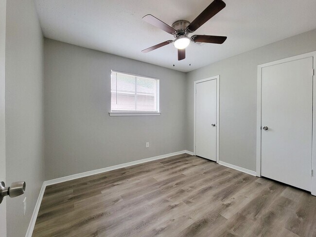 Building Photo - REMODELED 3 BEDROOM LEASE HOME WITH ALL THE UPGRADES THROUGHOUT. COME TAKE A LOOK AT THIS