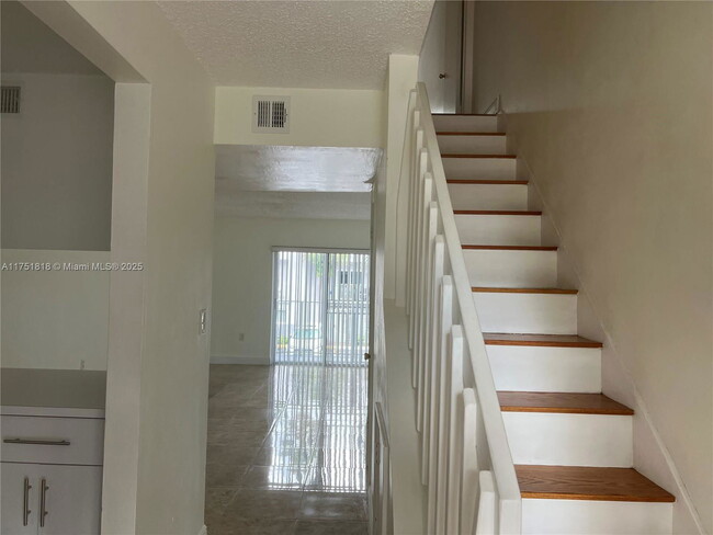 Building Photo - 2760 W 76th St