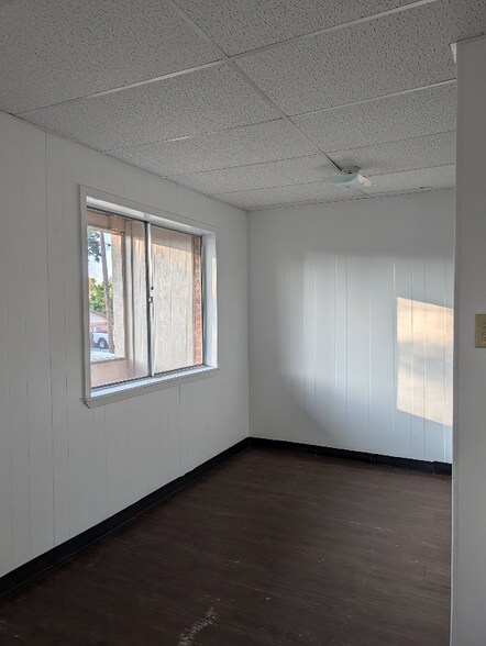 Building Photo - 104 Holland St