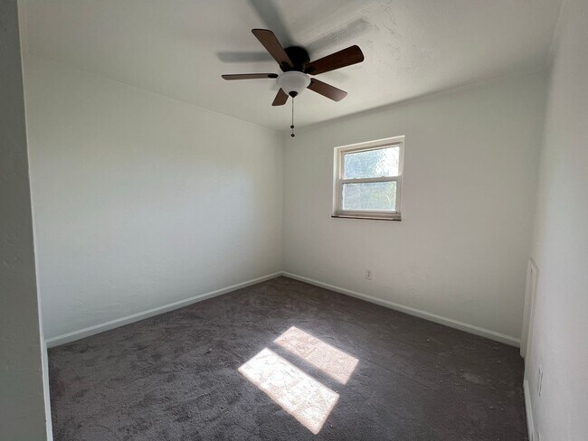 Building Photo - Modern 3 bedroom, 1.5 bathroom home in Bethel Park