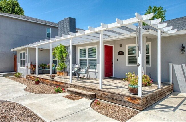 Building Photo - SE Visalia Spacious home coming soon!