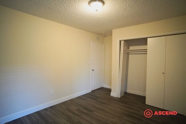 Building Photo - Phenomenal Home Located In Gated Community!