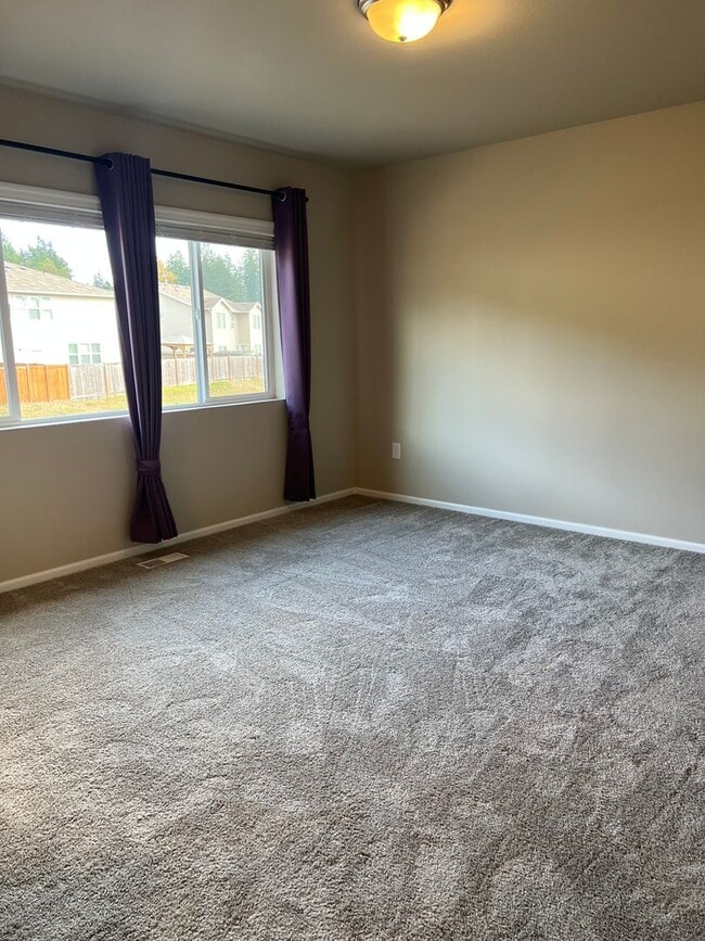 Building Photo - Beautiful 3 Bedroom Townhome in Dupont