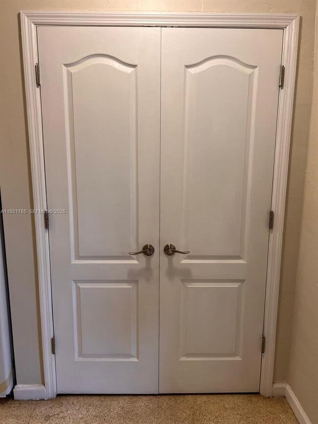 Building Photo - 141 SW 14th Ave