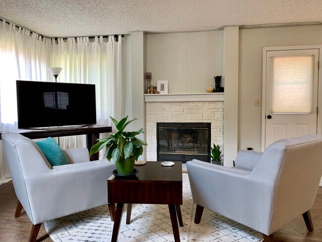 Building Photo - 3340 Richmond Dr