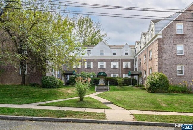 Building Photo - 140 W Englewood Ave