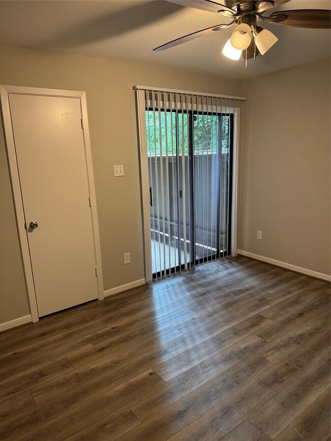 Building Photo - 3300 Pebblebrook Dr