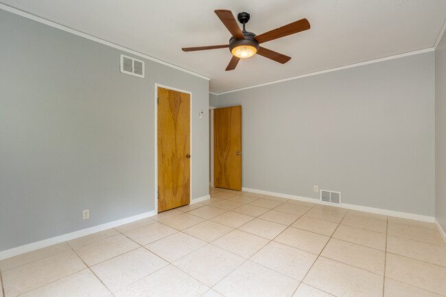 Plenty of natural light - 211 Farview Drive