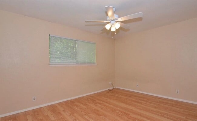 Building Photo - 10801 Lanshire Dr