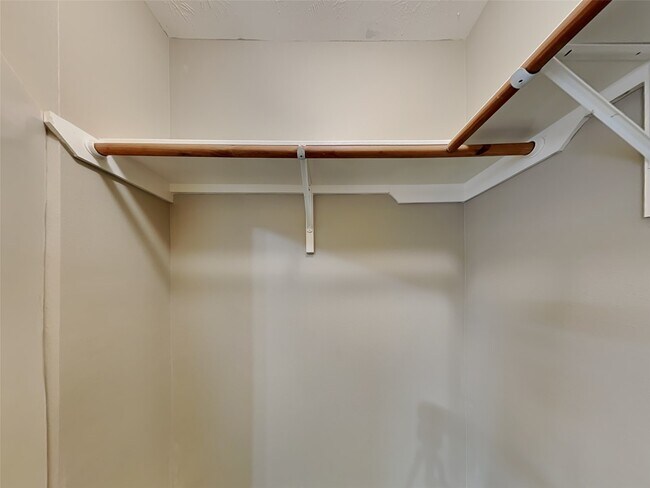 Building Photo - 6019 Skyhaven Ln