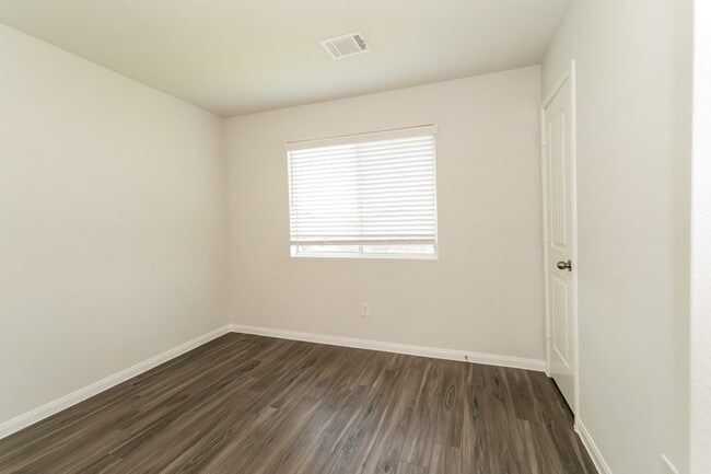 Building Photo - 5434 Comel Ct