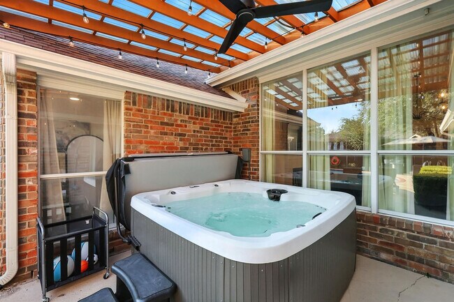 Building Photo - 11911 Rocky Point Dr