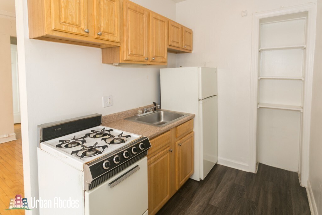 Building Photo - 5516 N Kenmore Ave