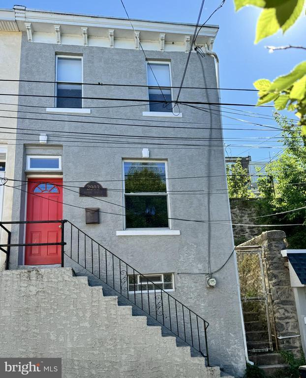 Primary Photo - 3903 Manor St