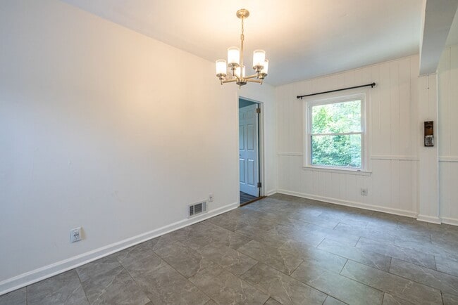 Building Photo - Spacious 4-Bedroom Ranch Home in Belvedere...
