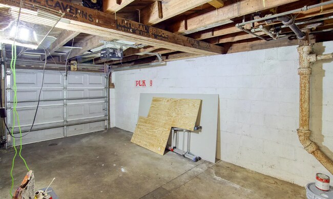 Building Photo - 9924 Sunset Dr