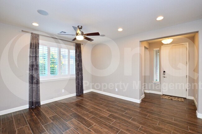 Building Photo - 10612 E Hawk Ave