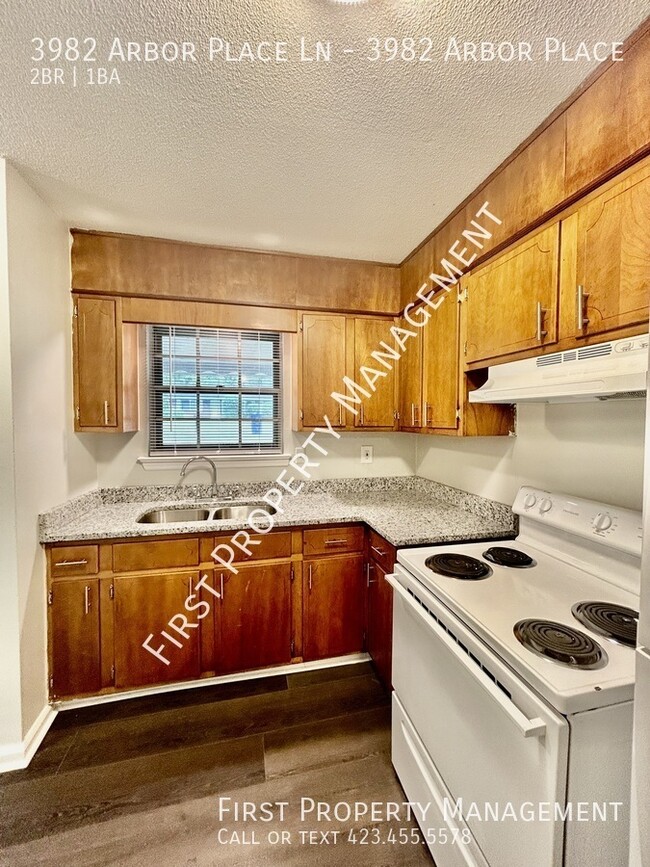 Building Photo - $700 Off One Month's Rent: 2/1 Remodeled D...