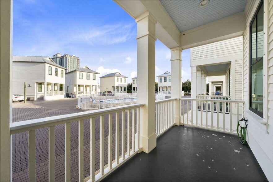 Building Photo - 7 W Gate