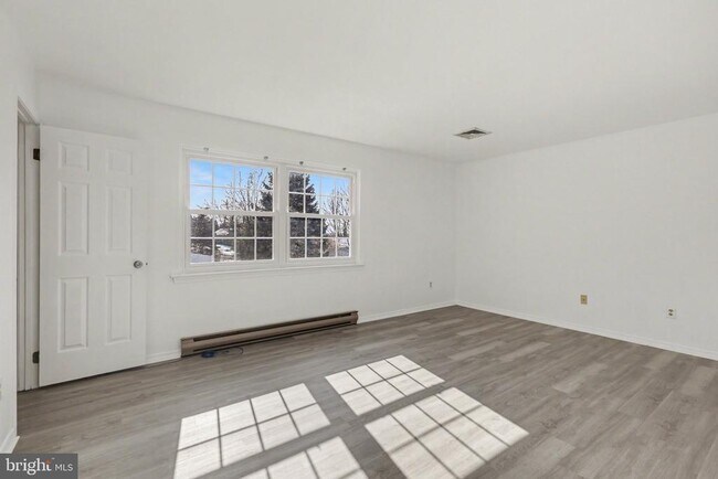 Building Photo - 2109 Highland Ct