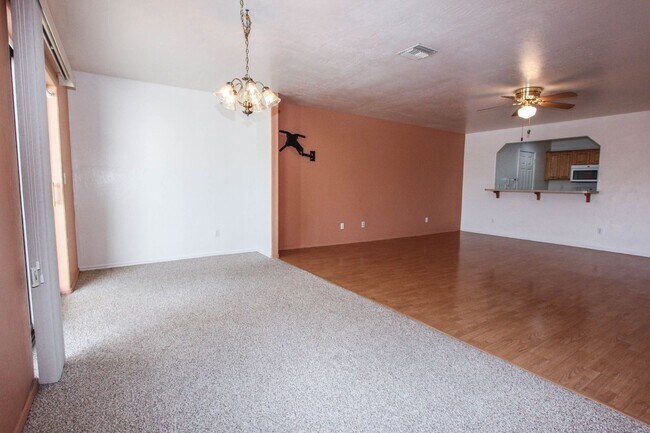 Building Photo - Three Bedroom Prescott Valley Duplex - APPLICATION PENDING