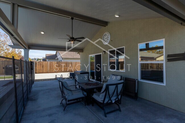 Building Photo - 1385 Deerwood St