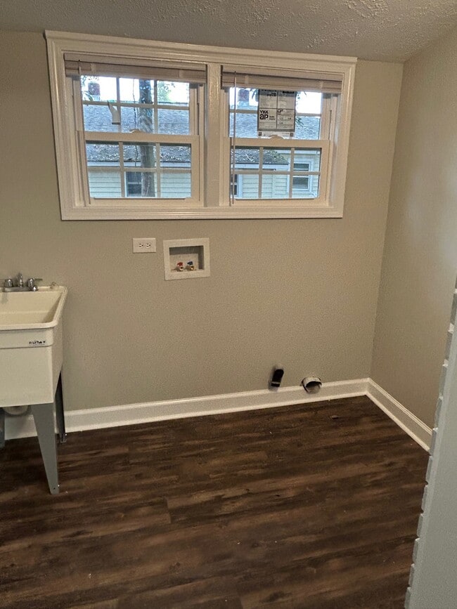 Building Photo - 1200 Elm St